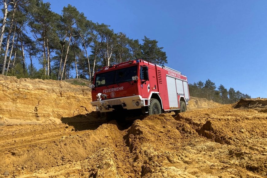 COMBATTERE GLI INCENDI BOSCHIVI CON VEICOLI SPECIALIZZATI: LSTE BRANDENBURG SCEGLIE TATRA FORCE CON TRASMISSIONE COMPLETAMENTE AUTOMATICA ALLISON